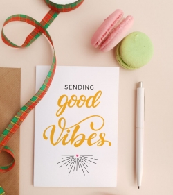 Felicitare personalizata cu mesaj optimist - Good Vibes_catbox 1